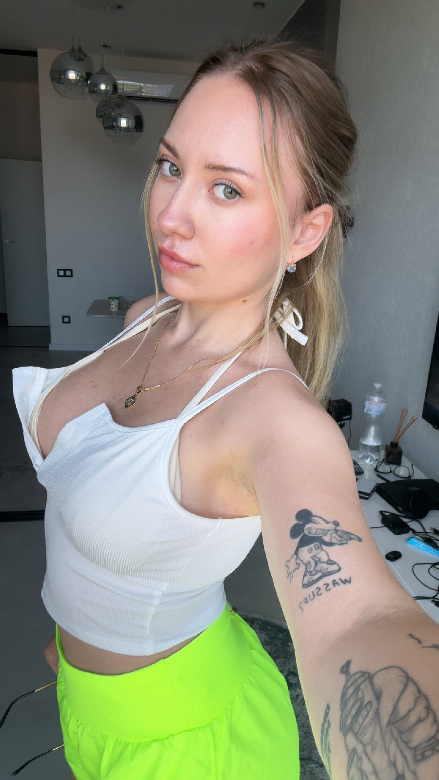 KateV in her underwear in Panjihua