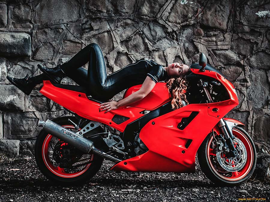 Beautiful girl Beautiful girls and motorcycles in Panjihua