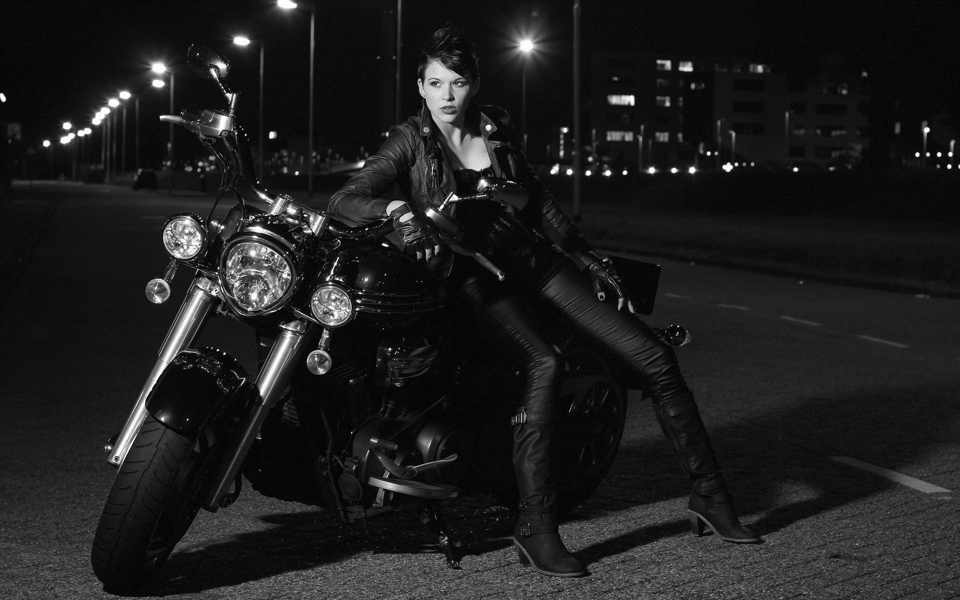 Photo Beautiful girls and motorcycles in Panjihua