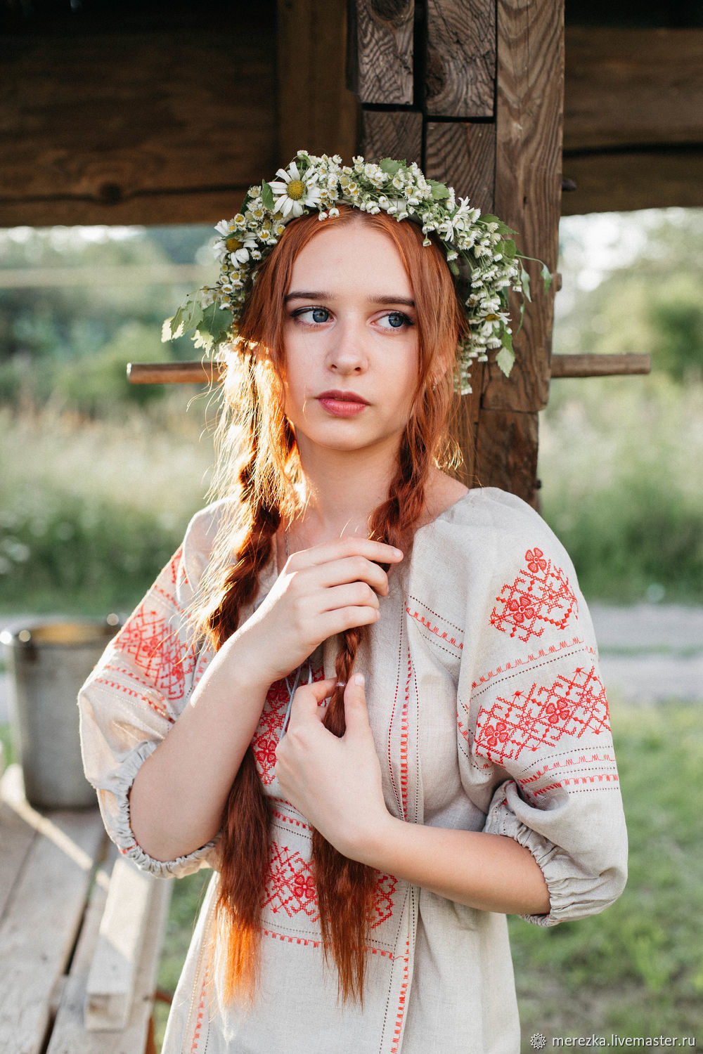 A playful frame from Girls in Slavic costumes — online in Panjihua