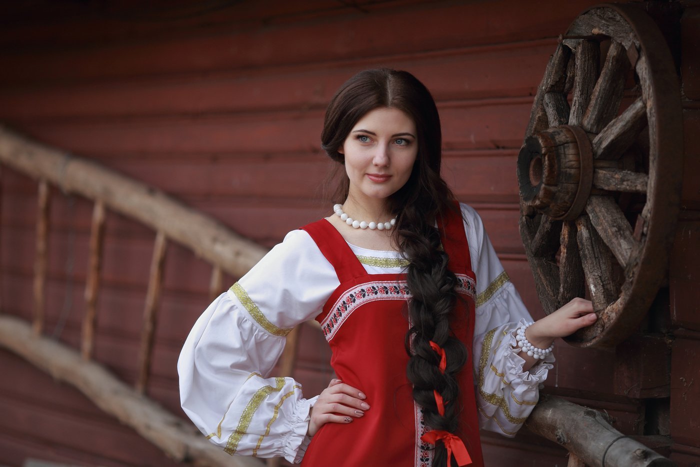 Girls in Slavic costumes’s look of the day — catch her live in Panjihua