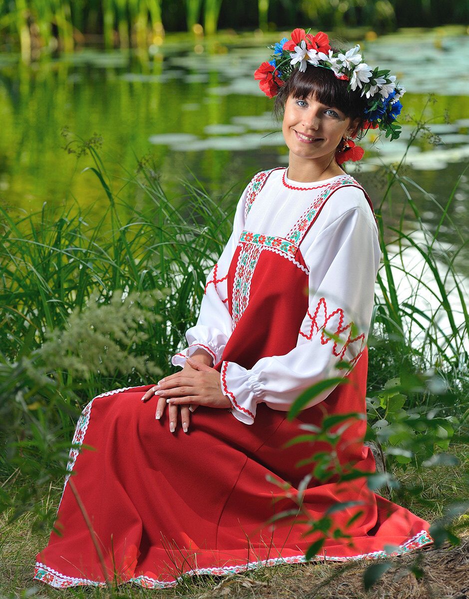 Beautiful girl Girls in Slavic costumes in Panjihua