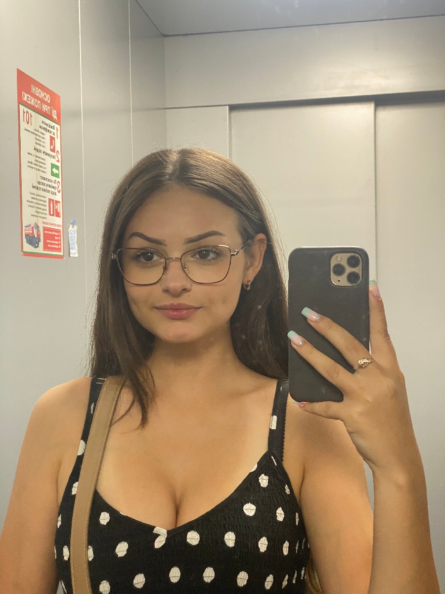 Sexy model Stacy in Panjihua