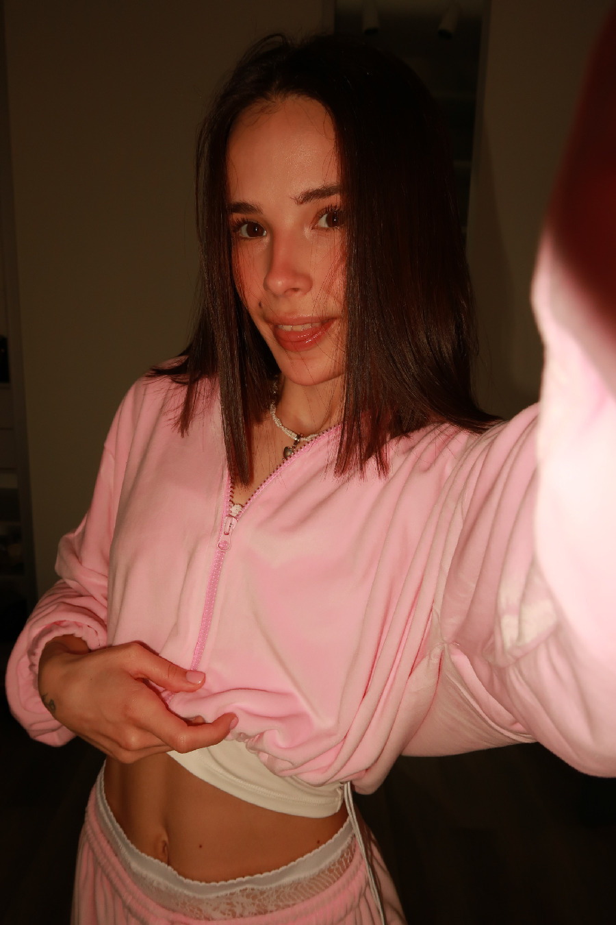 Tina brings the glow — live moments in Panjihua